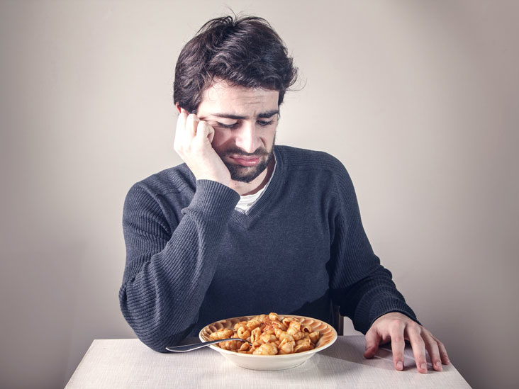 Một số bệnh lý gây nên chán ăn ăn ở người lớn thường thấy đó là: Bệnh đường tiêu hóa, các bệnh mãn tính, bệnh mất ngủ ở người lớn: ở lứa tuổi này những người lớn tuổi thường rất dễ mắc bệnh mất ngủ, hoặc do cả thiếu các vitamin cần thiết.