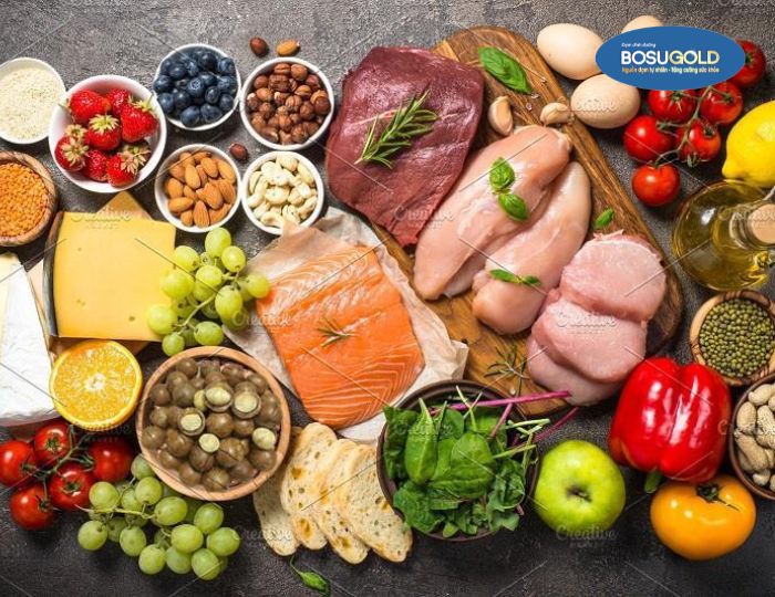 Bữa ăn hằng ngày cần phải đảm bảo cân bằng đầy đủ chất dinh dưỡng với 4 nhóm thực phẩm chính: rau xanh - quả chín, chất đạm, chất đường bột và chất béo